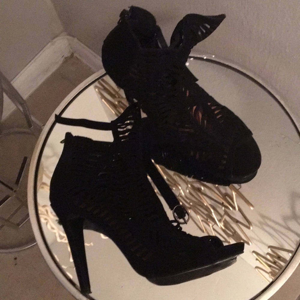 Heels - Picture 3 of 3